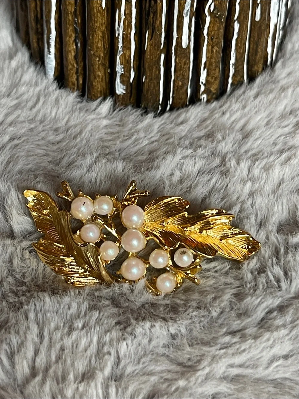 Gold Leaf and Pearl Cluster Brooch - Gold and White